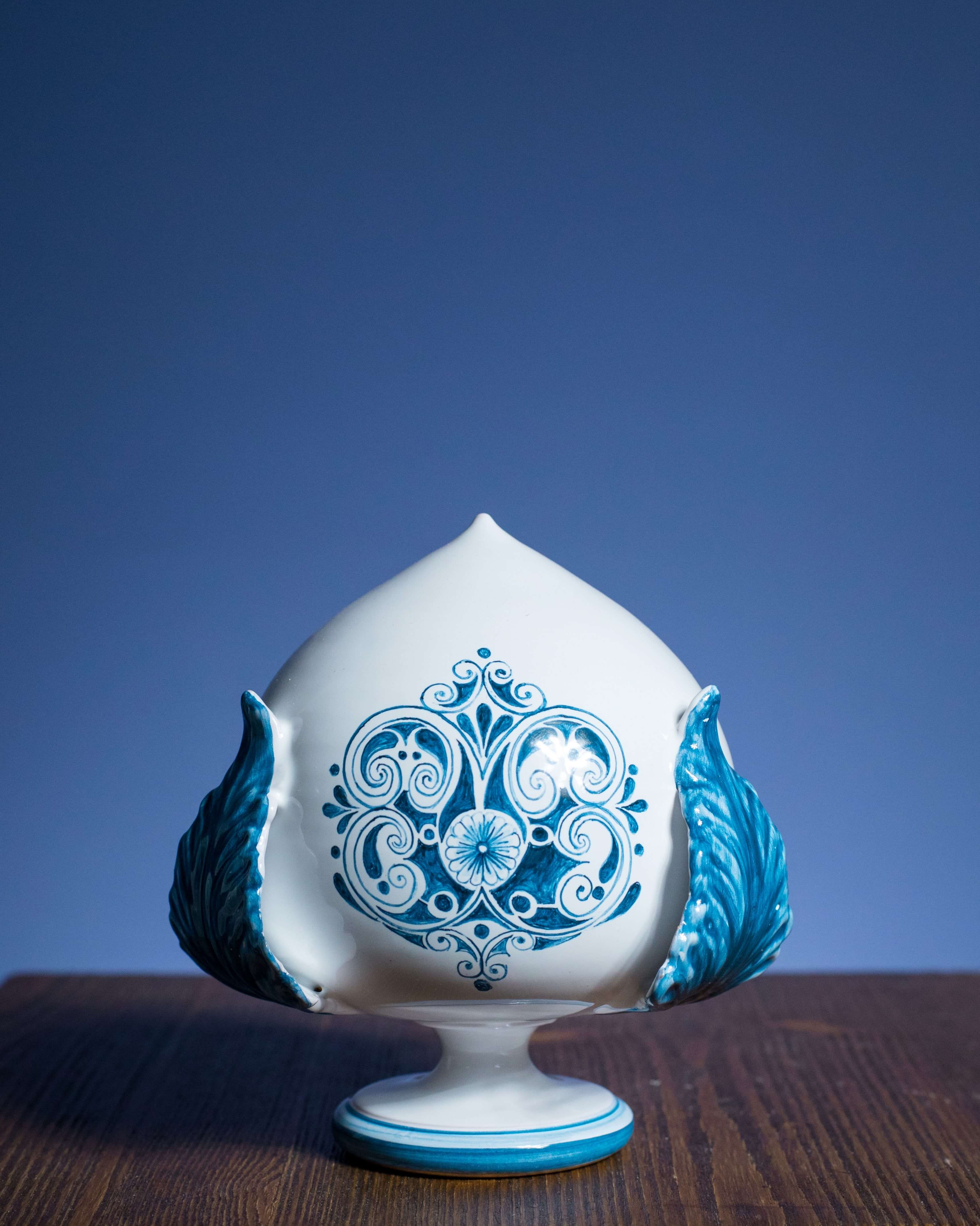 handmade apulian pumo made of modern ceramic